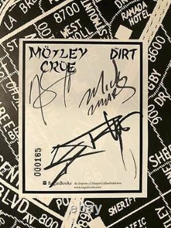 Motley Crüe The Dirt band2