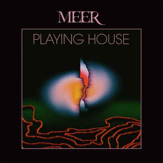 Meer Playing House