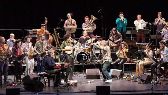 Itiberê Orquestra Família da França – Live A Paris band2