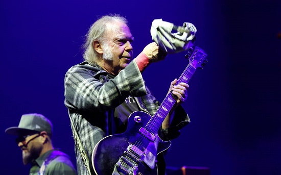 Live Report Neil Young And The Chrome Hearts Band 3